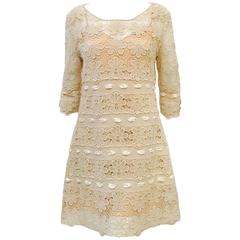 Christian Dior - Robe droite en dentelle appliquée écrue avec ruban écru et jupon en soie