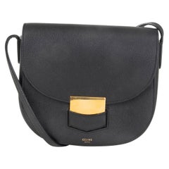 CELINE black Grained leather TROTTEUR SMALL Croddboy Shoulder Bag