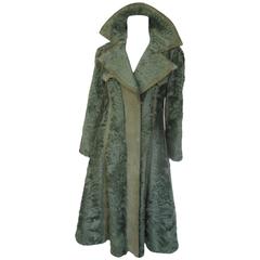 Cappotto in pelliccia di agnello persiano Swakara verde oliva con dettagli in pelle scamosciata abbinati
