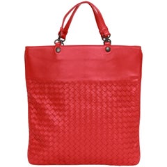 Bottega Veneta Intrecciato Rote Tasche aus gewebtem Lammfell