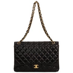 Chanel Chanel Schwarze Maxi-Tasche aus Lammfell mit einer Klappe