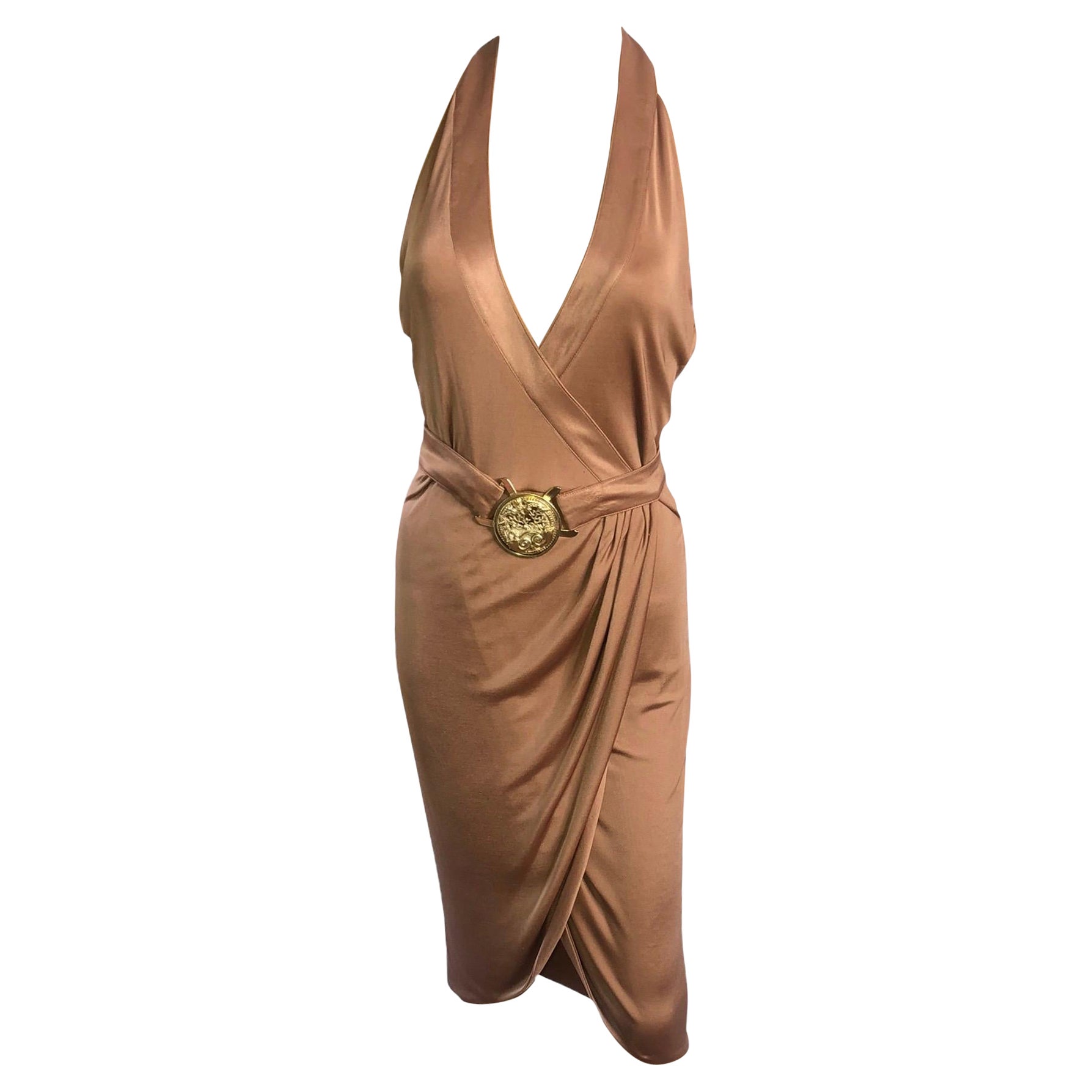 Versace - Robe portefeuille dos nu avec ceinture à logo et décolleté plongeant, issue d'un défilé printemps-été 2005 en vente