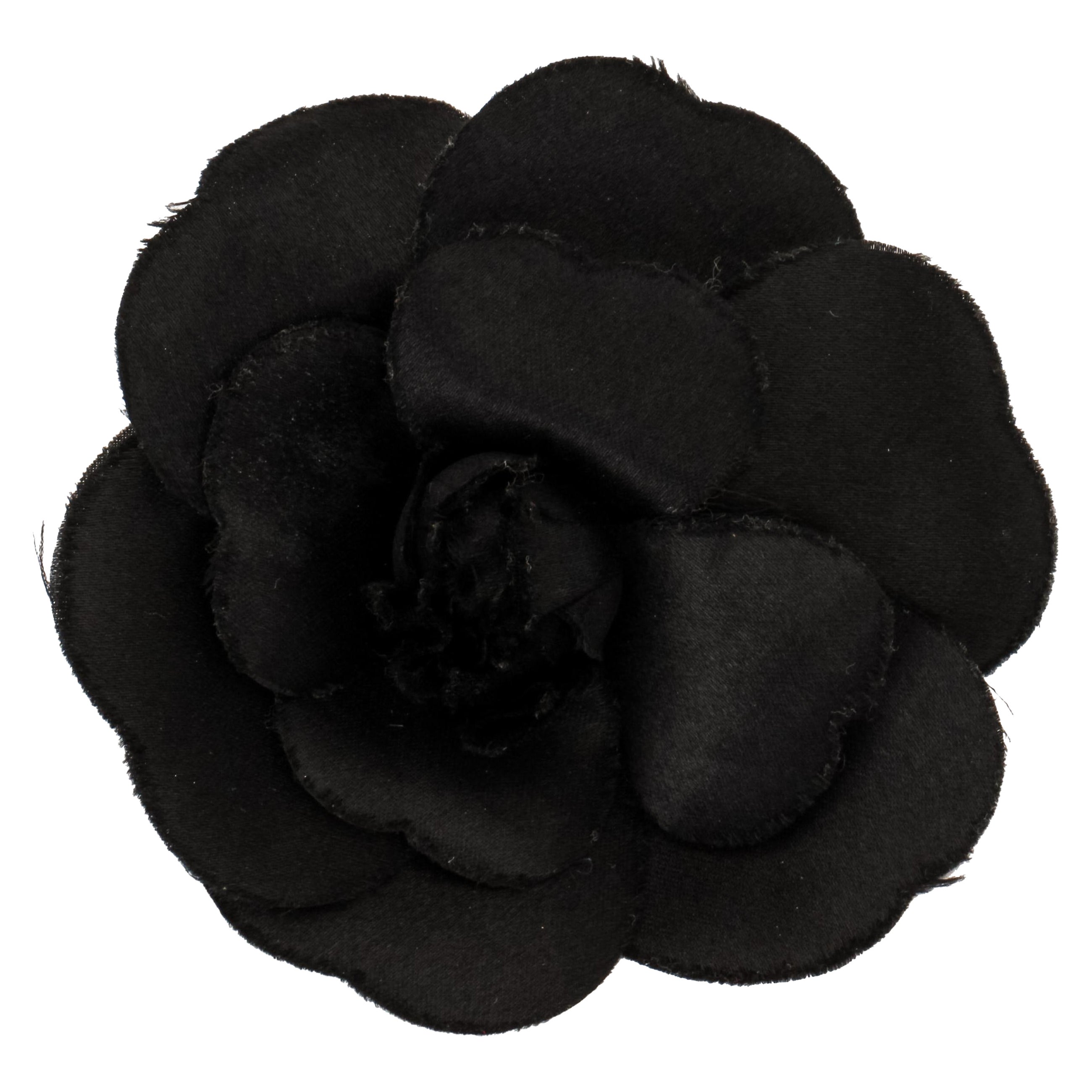 Chanel broche grande camelia de tela negra en venta
