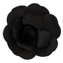 Chanel Große schwarze Kamelienbrosche aus Stoff