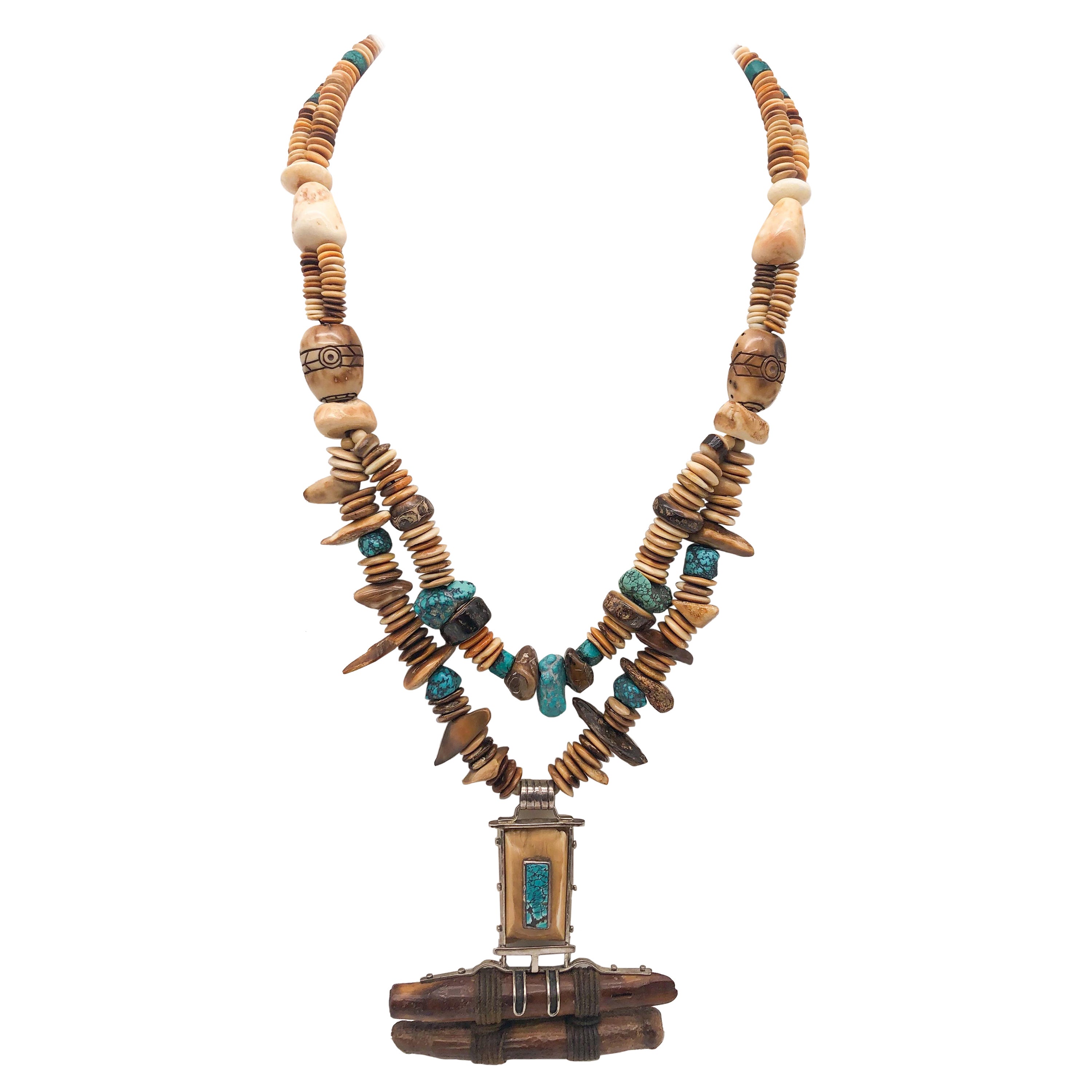 A.Jeschel, remarquable collier pendentif préhistorique en turquoise et fossiles.