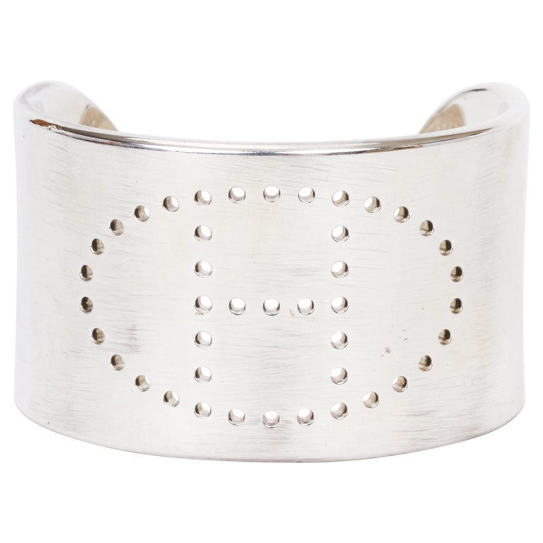 Bracelet manchette Hermès en argent sterling 925 avec logo H En vente sur  1stDibs