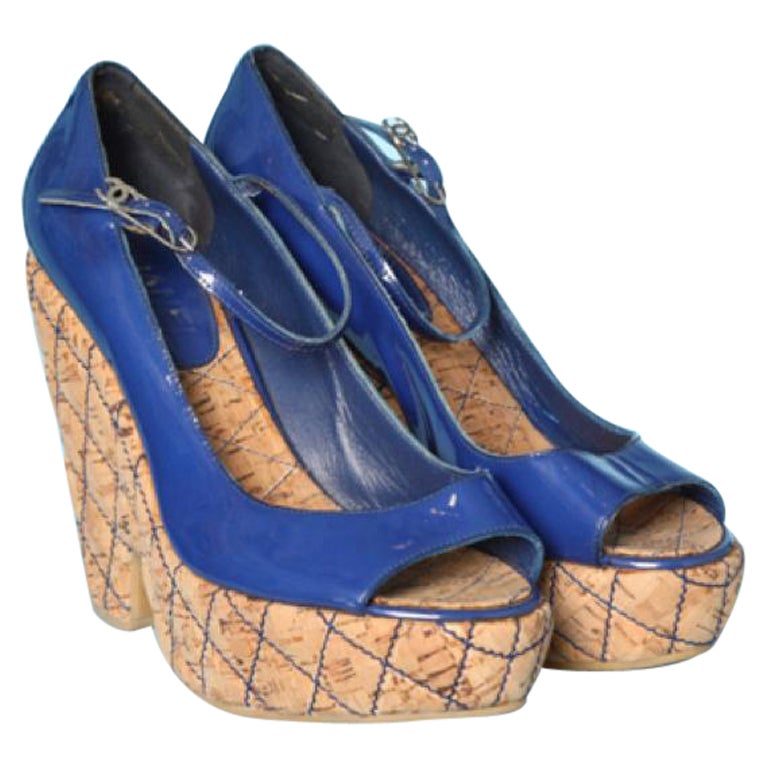Platform sandal in cork and blue patent leather Chanel  For Sale