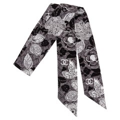 Nouveau Chanel Black & White Camellia Twilly Scarf