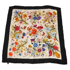 Écharpe en soie Anne de Levil (Paris) à motifs floraux et papillons audacieux