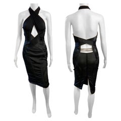 Tom Ford for Gucci A/I 2003: abito nero in seta con ritaglio in passerella