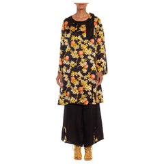 Pajamas de salon en soie/rayon à fleurs noires et jaunes des années 1920