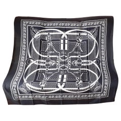 Hermès Schal Grand Manege Bandana aus Kaschmir und Seide in Weiß und Schwarz 140 cm