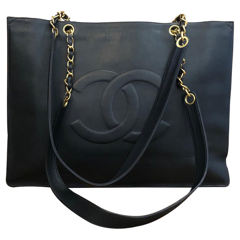 1990s CHANEL Black Calf Leather Jumbo Chain Tote Bag For Sale