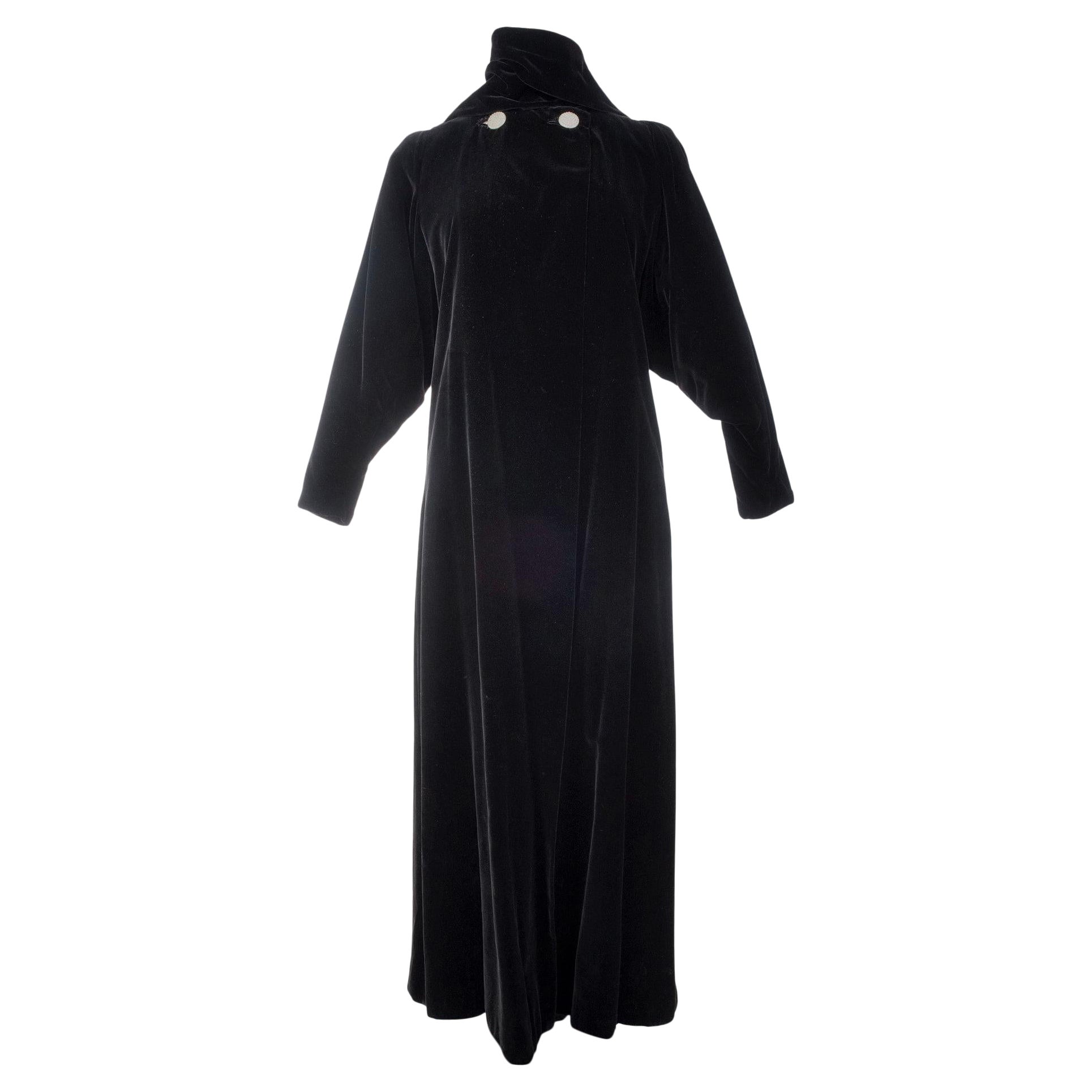 Rare manteau de soirée en velours de soie noir de Lucien Lelong Circa 1937 en vente
