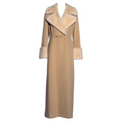 Cappotto in lana d'angora e shearling beige di Givenchy by Alexander McQueen, 1999-2001 ca.