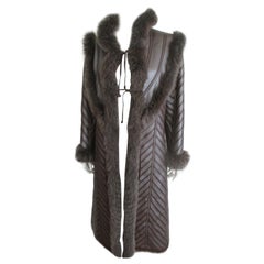 Manteau en cuir exclusif à chevrons en fourrure d'agneau et de renard marron bronze doré