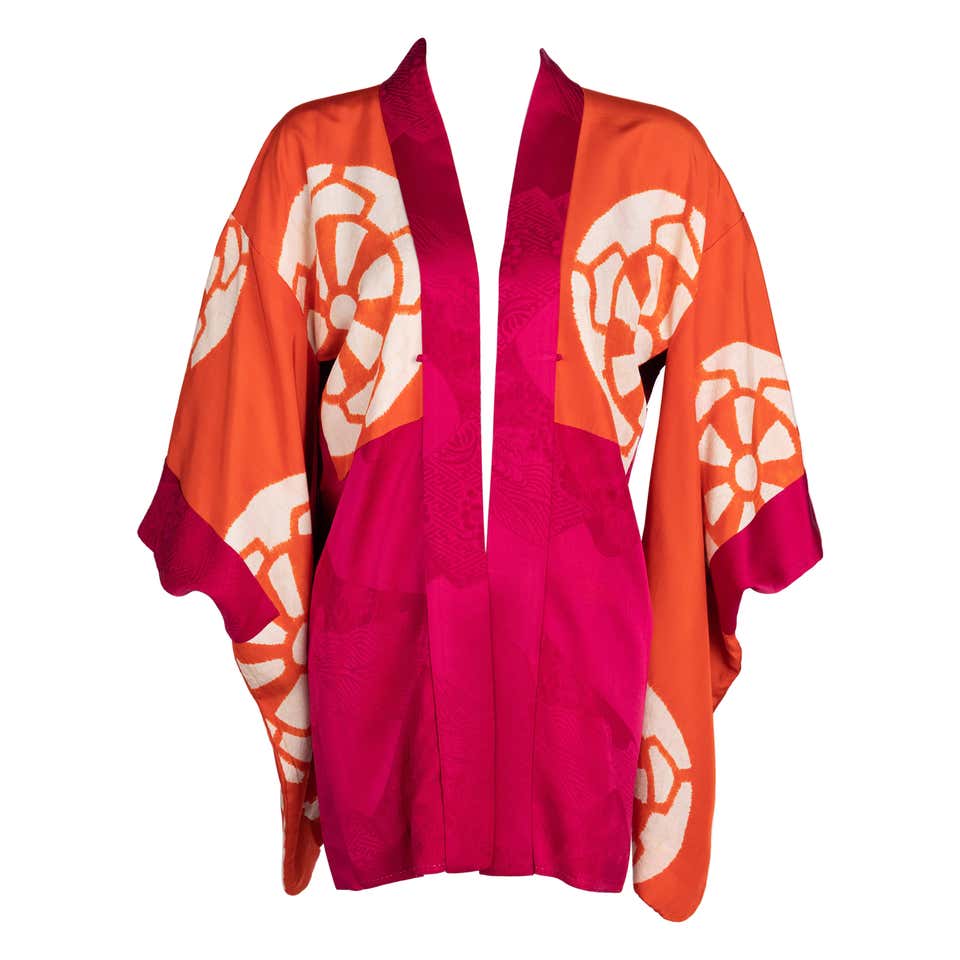 Vintage Japanese Magenta Silk Print Kimono Jacket For Sale at 1stDibs