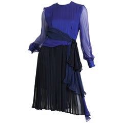 Robe de cocktail haute couture ANDRE LAUG des années 1980 en mousseline de soie dans des tons de bleu