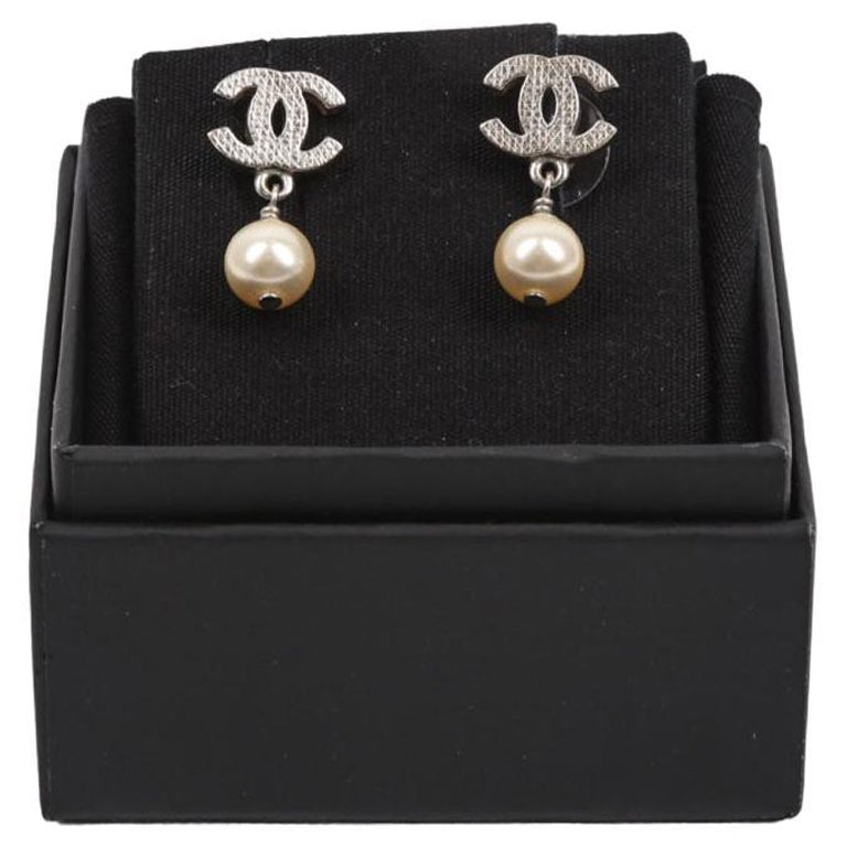 WOMENS DESIGNER Chanel CC Drop Earrings For Sale at 1stDibs