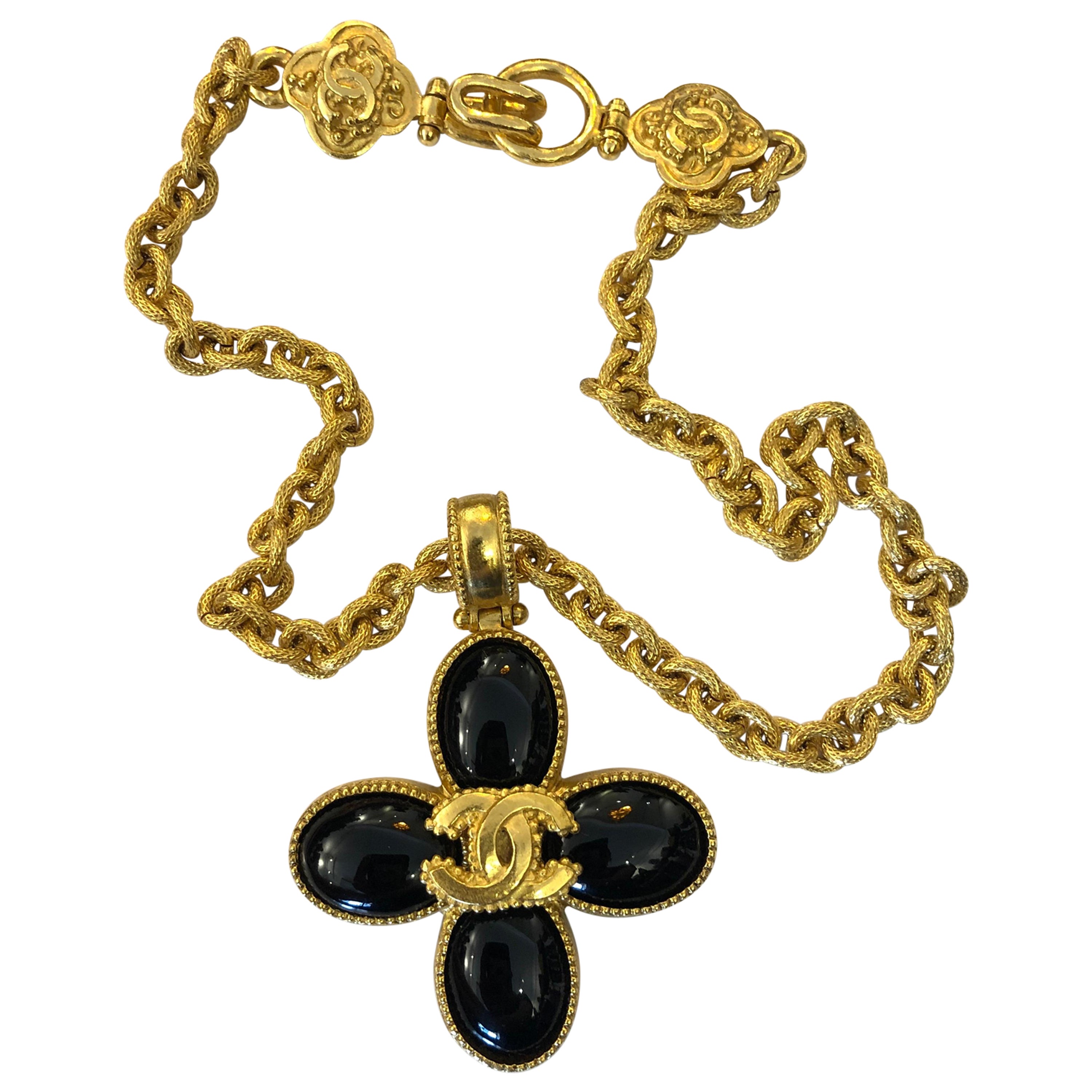 Chanel Necklaces Gold Onyx - 16 For Sale on 1stDibs