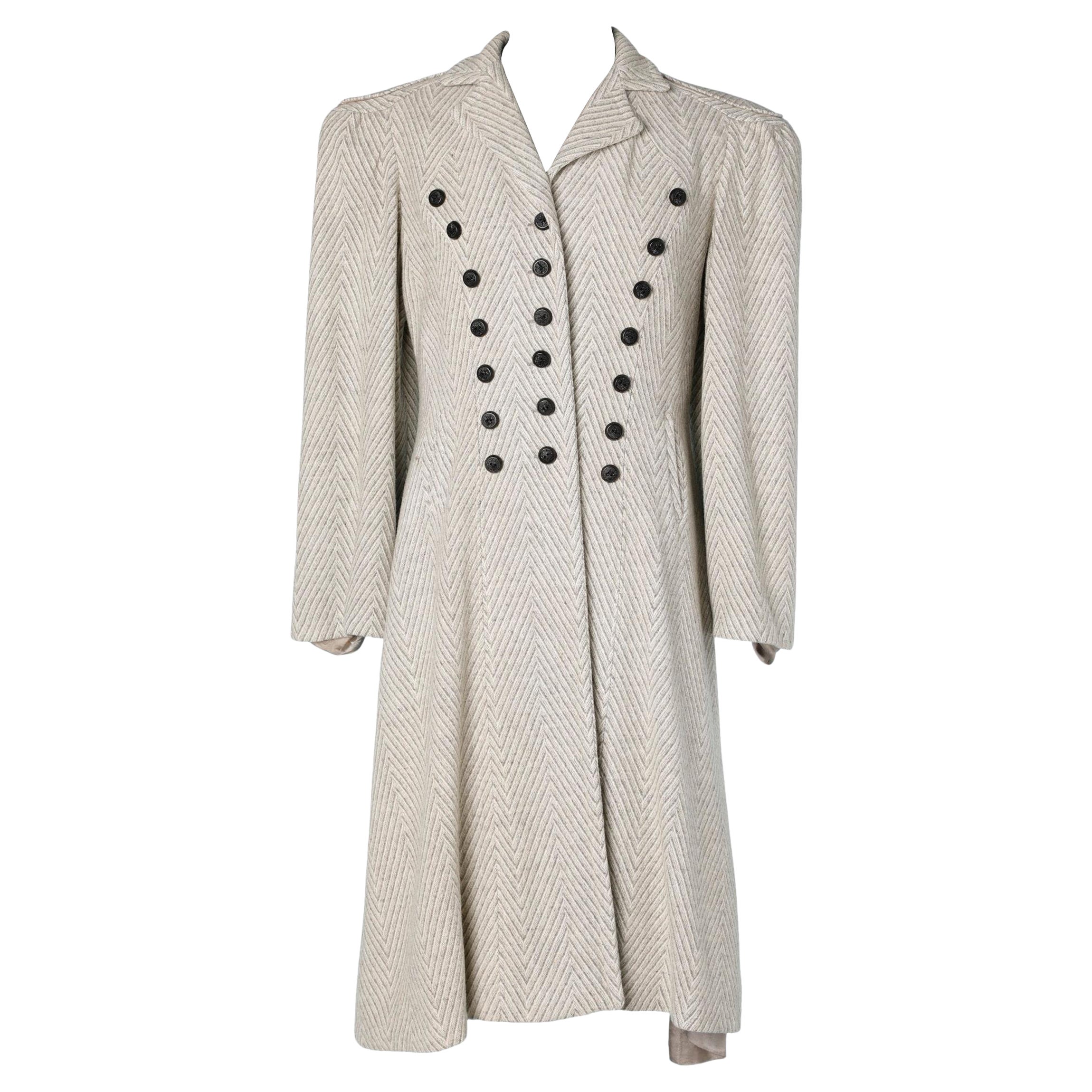 Manteau en laine à chevrons gris 1930/40 avec bouton à triple boutonnière  en vente