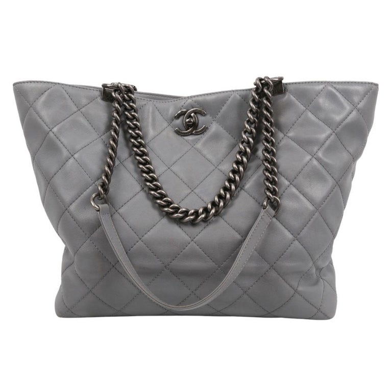 WOMENS DESIGNER Chanel Large Tote For Sale at 1stDibs