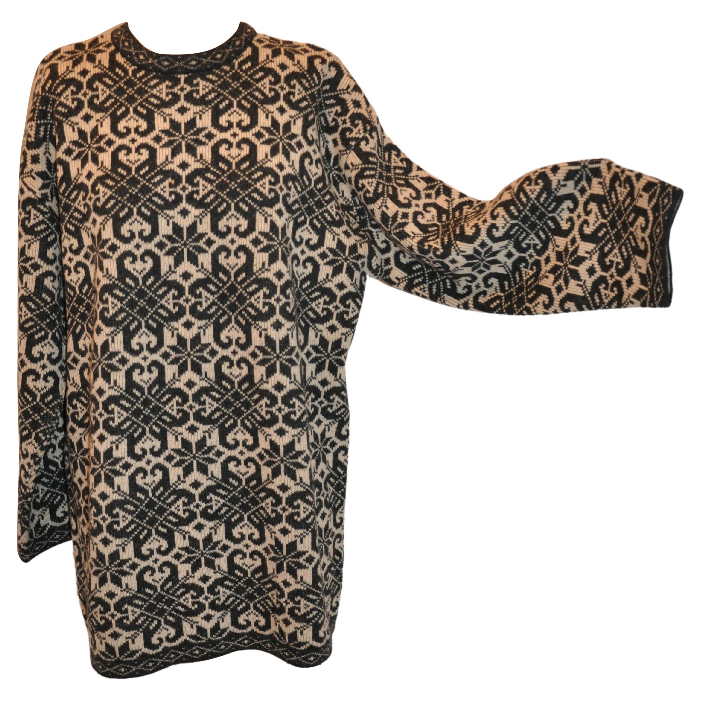 Cream with Black Motif Detailed Crewneck Laine-Wool Pullover Men's Sweater For Sale