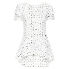 CHANEL Weiß-Schwarzes, schwarzes, gesprenkeltes, geschichtetes Minikleid aus Tweed mit Peplum-Ärmeln FR34 S