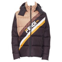 nouveau FENDI Fila Mania noir beige monogramme logo rembourré doudoune EU46