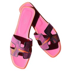 Sandales Hermès Oran violettes et noires à fleurs en toile de coton imprimée "Iris" 39, neuves 