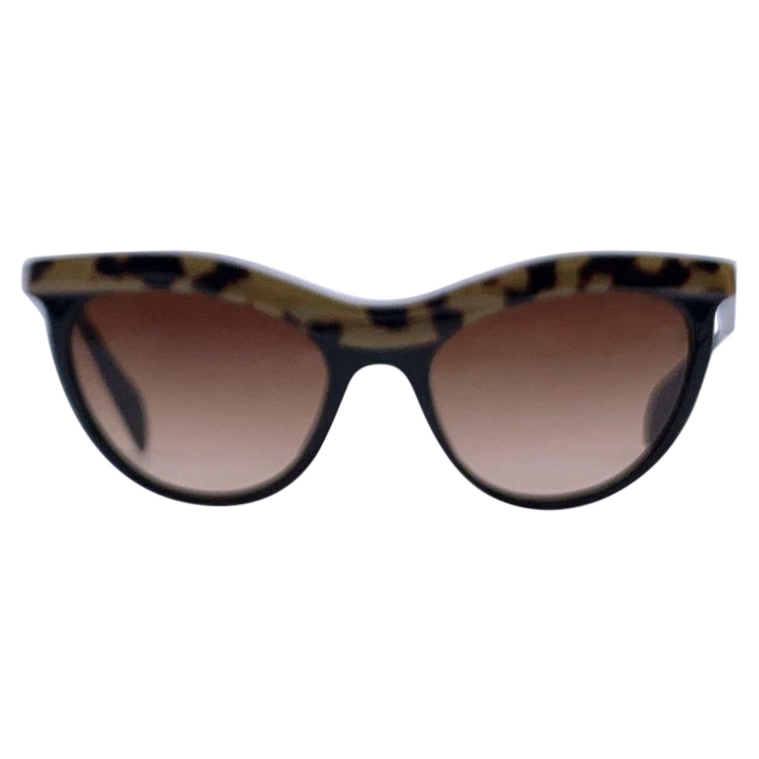 Prada lunettes de soleil œil de chat noir SPR06P 54/19 140 mm en vente