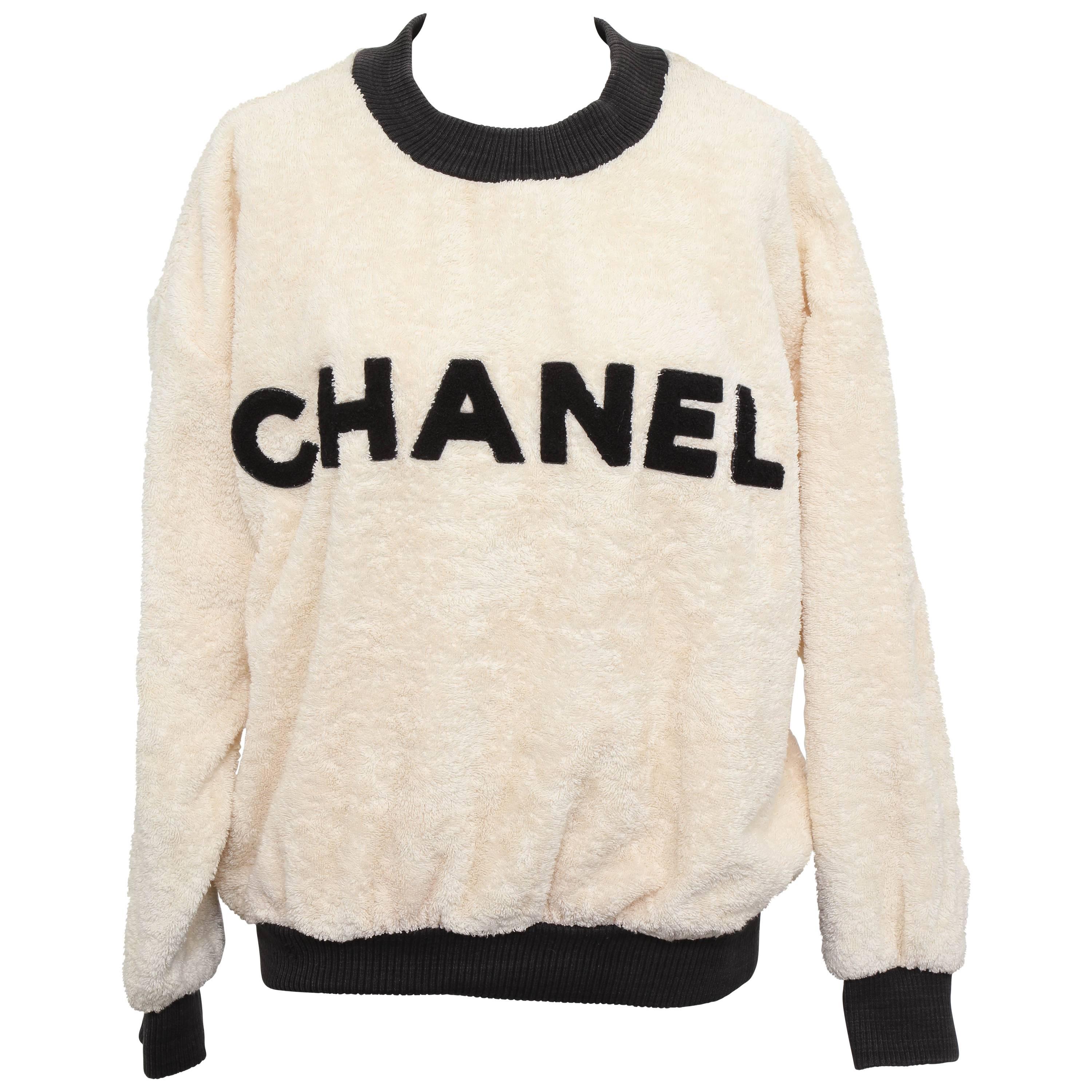 Vintage Chanel Sweat Shirt Sweater with Iconic CC 