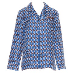 Neues PRADA Pyjama-Hemd aus 100 % Seiden-Twill in Blau und Braun mit Argyle-Twist-Druck S