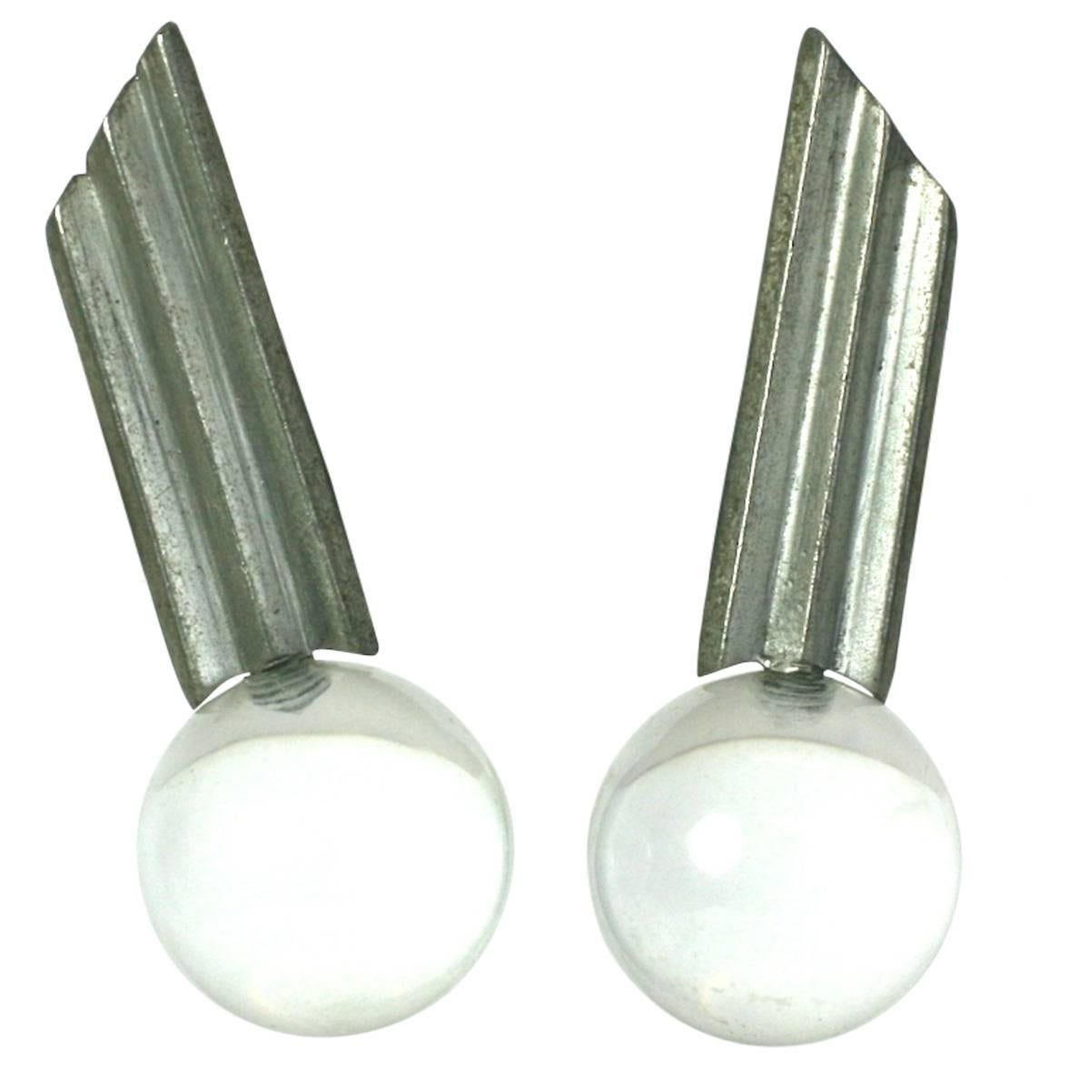 Clip per orecchie a sfera in lucite in stile déco in vendita