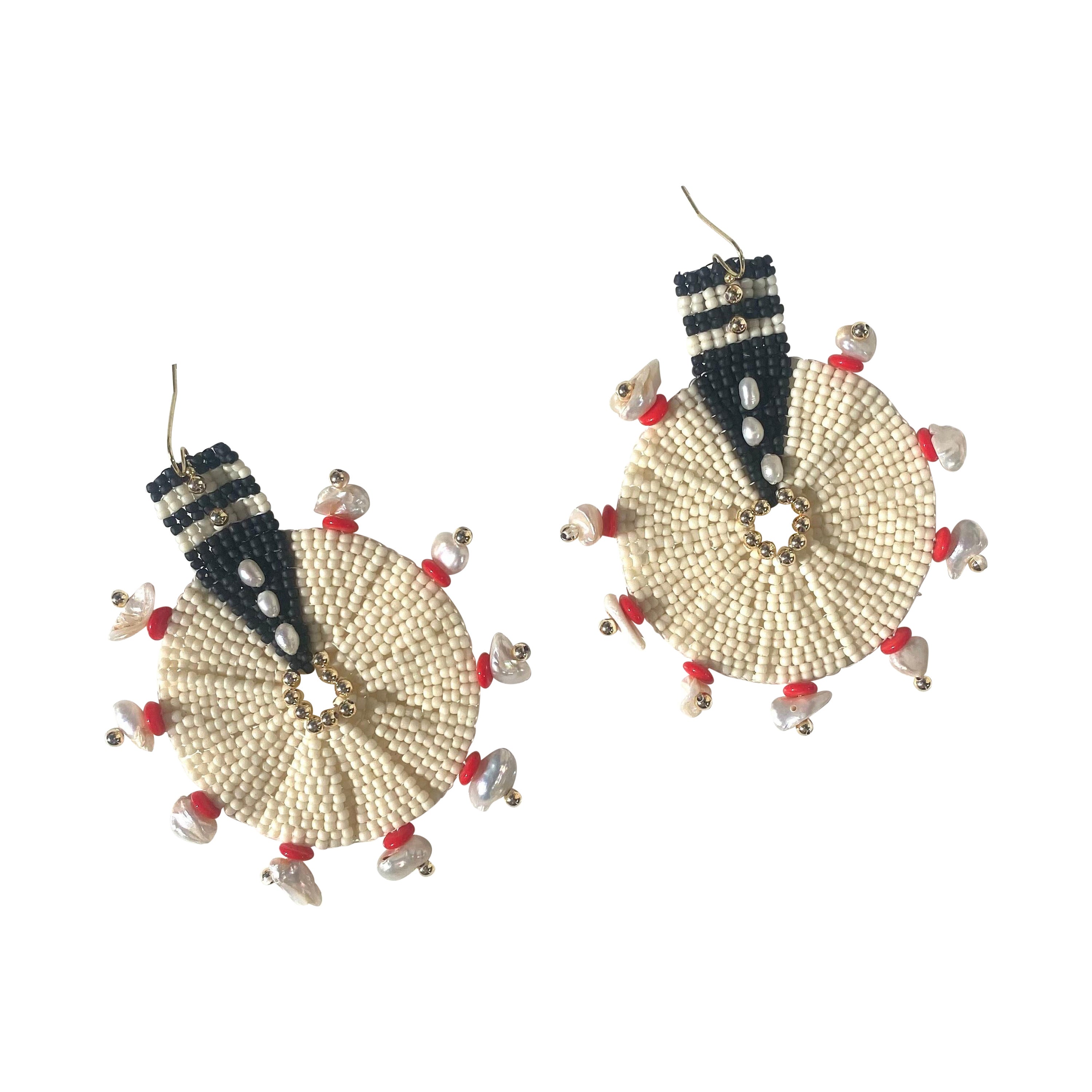 Handwoven Japanese ivory/black seed Bead Fatima Earring by Madre Hija Design

Handwoven Japanese ivory and black seed beads with 14k gold plated beads and freshwater pearl nuggets. Gold filled ear wire.

Madre Hija Design is a contemporary handwoven