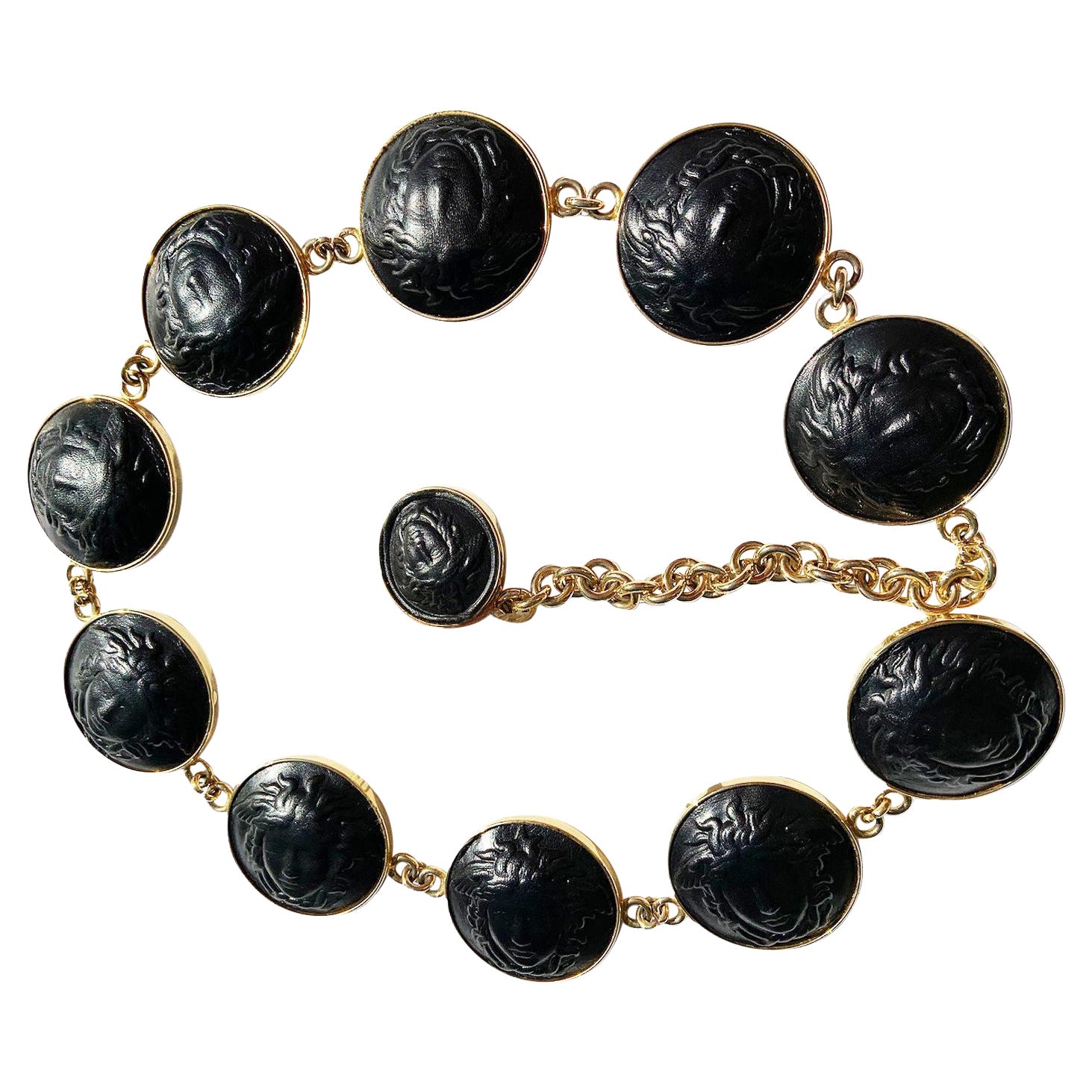 Iconique et nouveau collier / ceinture Medusa en cuir noir et or de Gianni Versace, 1991  en vente