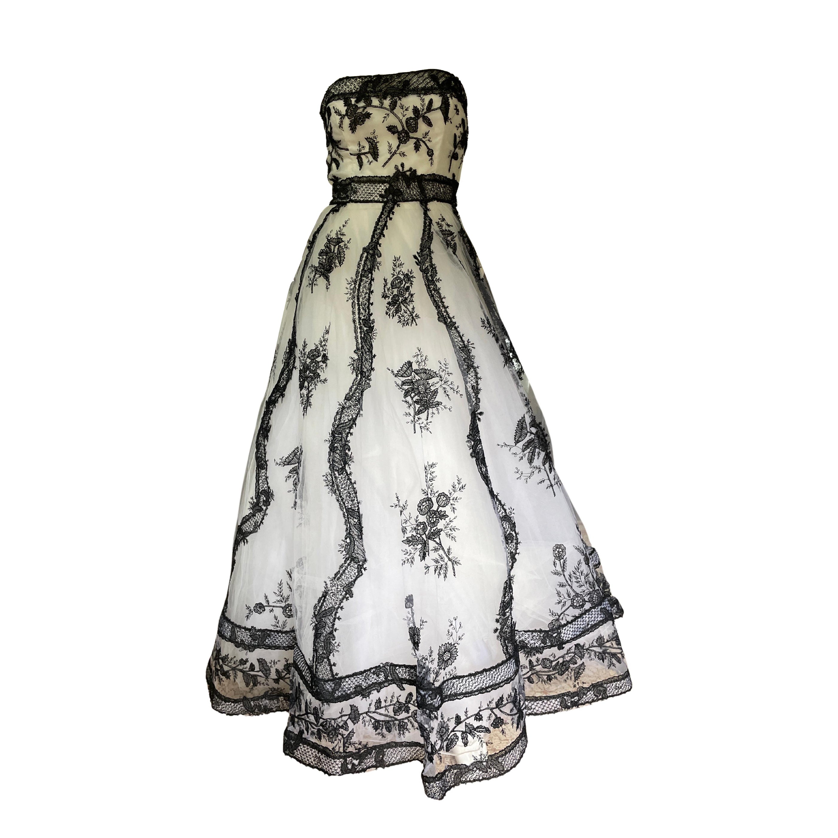 Oscar de la Renta for Bergdorf Goodman Embroidered Vintage Strapless Ball Gown For Sale