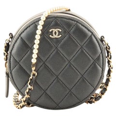 Chanel Perlenband Runde Clutch mit Kette gesteppt schillernden Lammfell