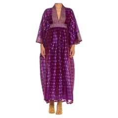 COLLECTION MORPHEW Caftan en soie violet et or fabriqué à partir de Saris vintage