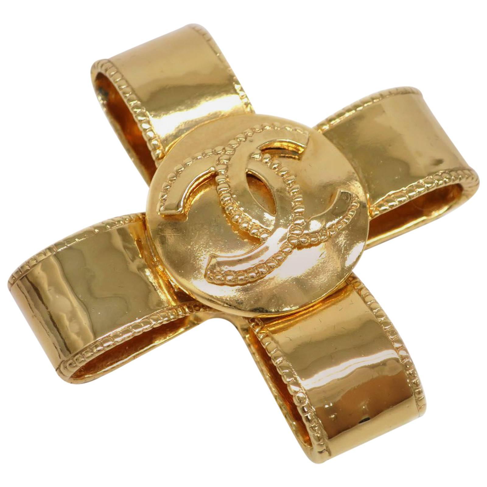 Chanel Vintage Gold Ribbon CC Logo Charm Pin Brooch in Box