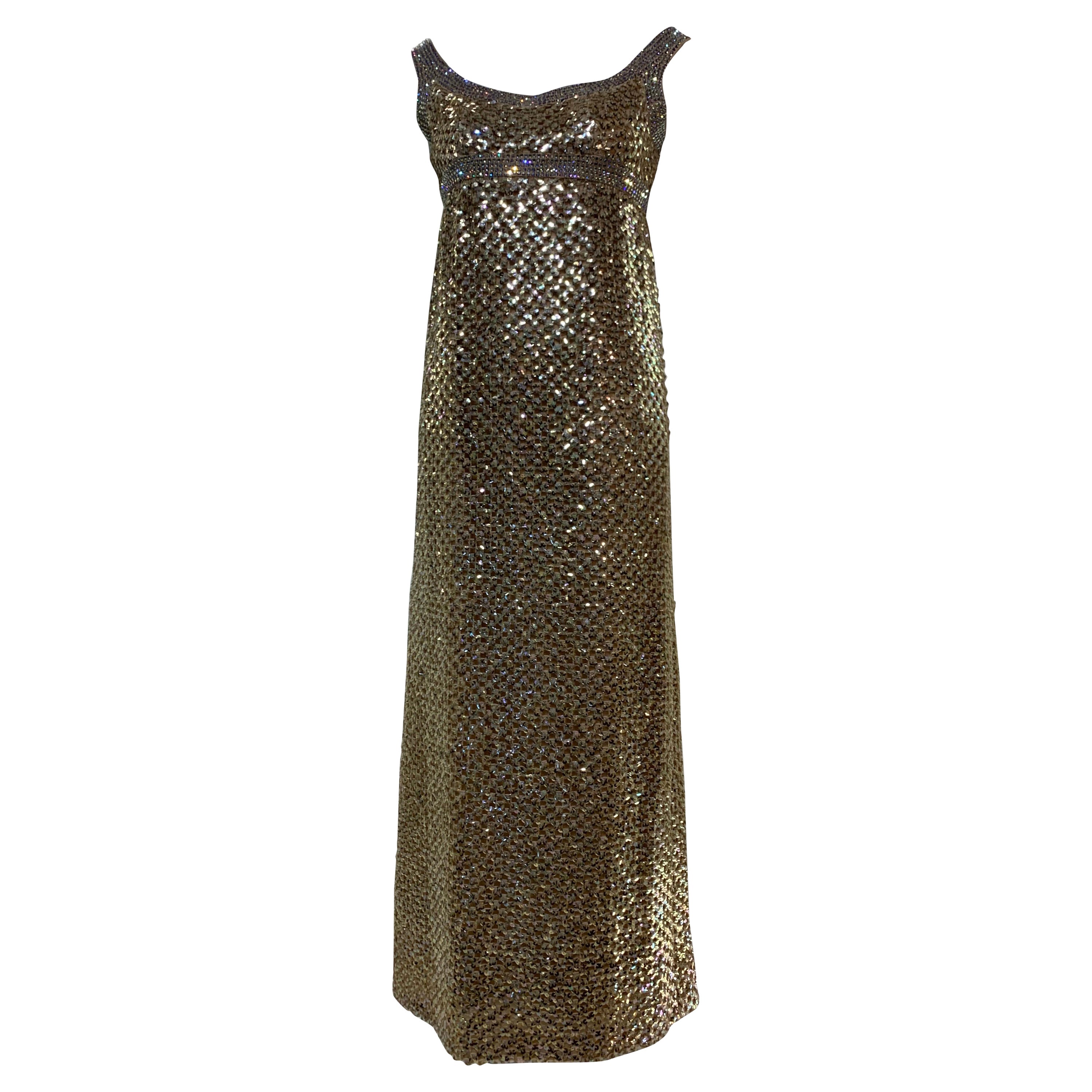 1960er Jahre Mod Empire Taille Kleid in Gold Pailletten Gitter und schillernden Strasssteinen im Angebot