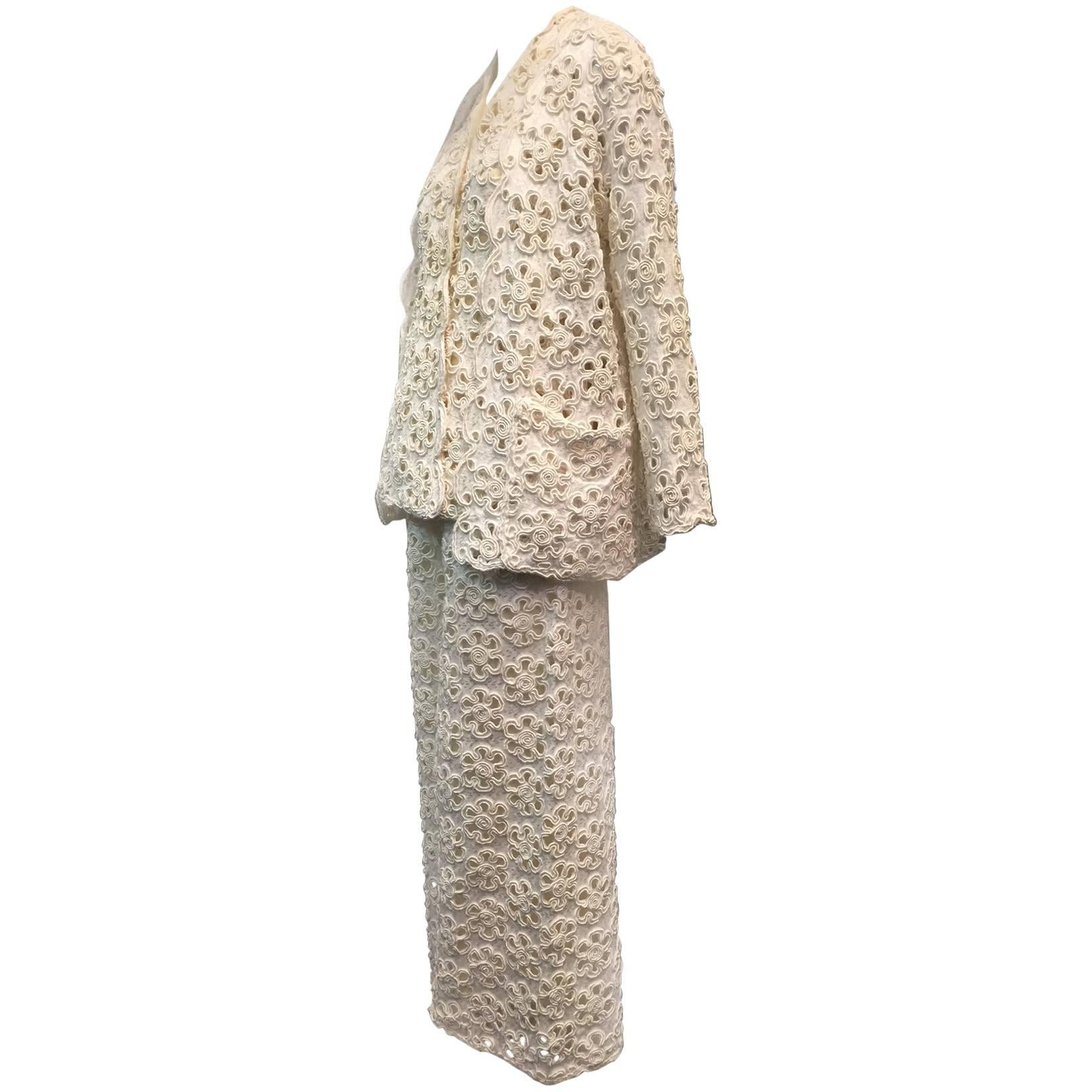 James Galanos - Costume pantalon 3 pièces crème avec œillets brodés et dentelle, années 1960 en vente