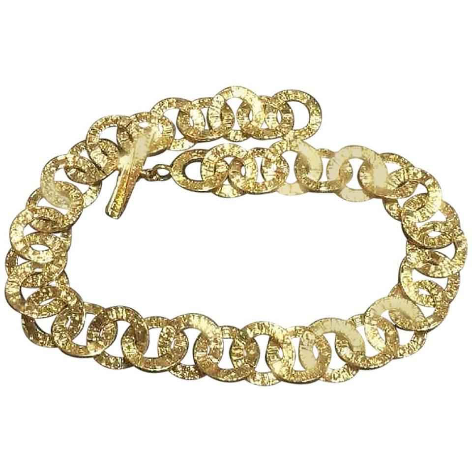 MINT. Vintage CHANEL golden logo embossed hoop chain necklace. Gorgeous vintage  For Sale
