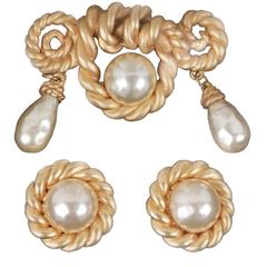 CHANEL Vintage Gold Metal & Faux Pearls EARRINGS & BROOCH SET Twisted Rope