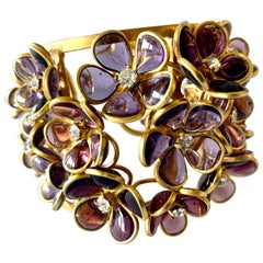 Bracelet manchette «pate de verre » à fleurs en diamants et améthystes françaises