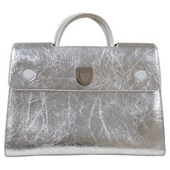 Christian Dior - Grand sac Diorever en cuir argenté froissé