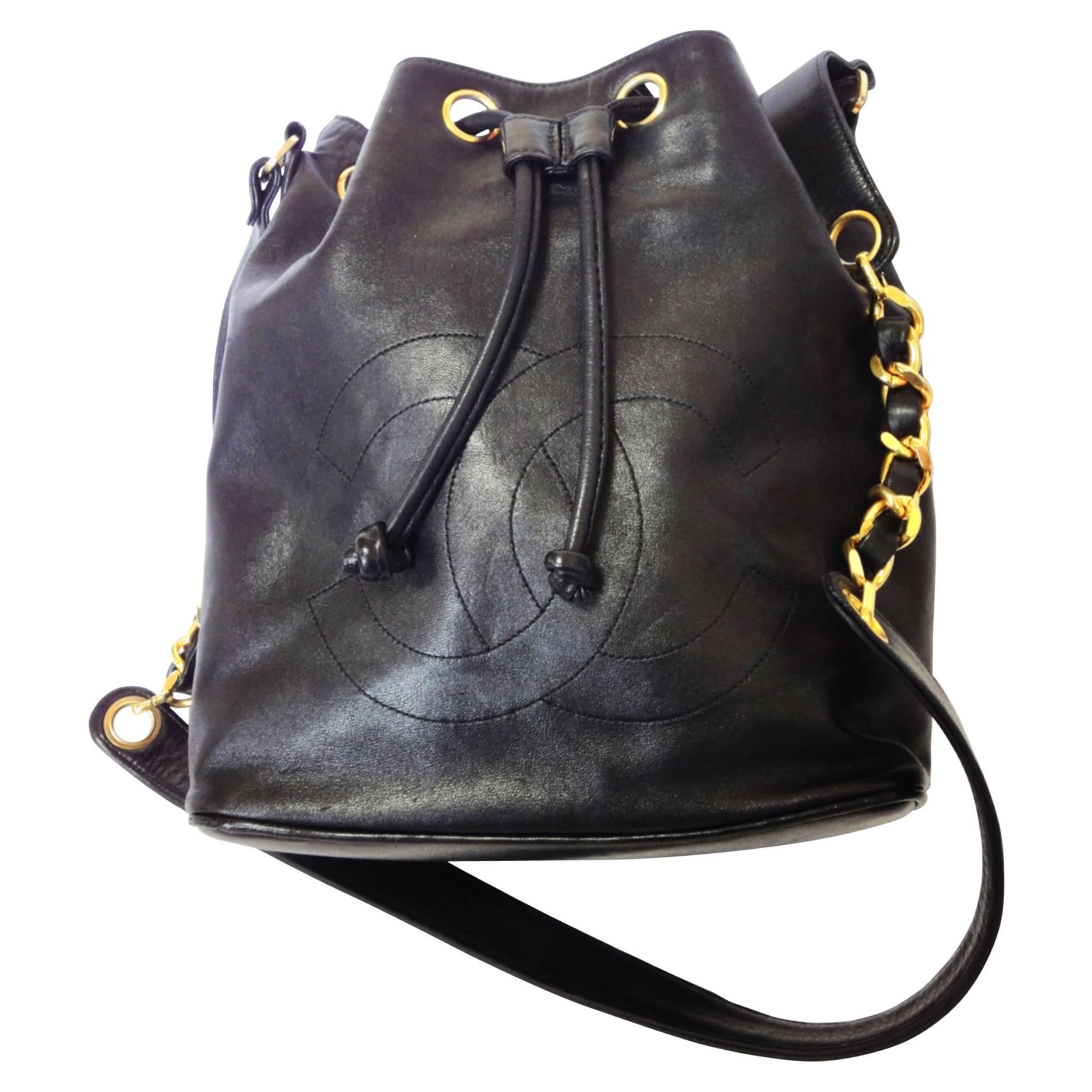 Vintage CHANEL black lamb leather hobo bucket shoulder bag with drawstrings For Sale