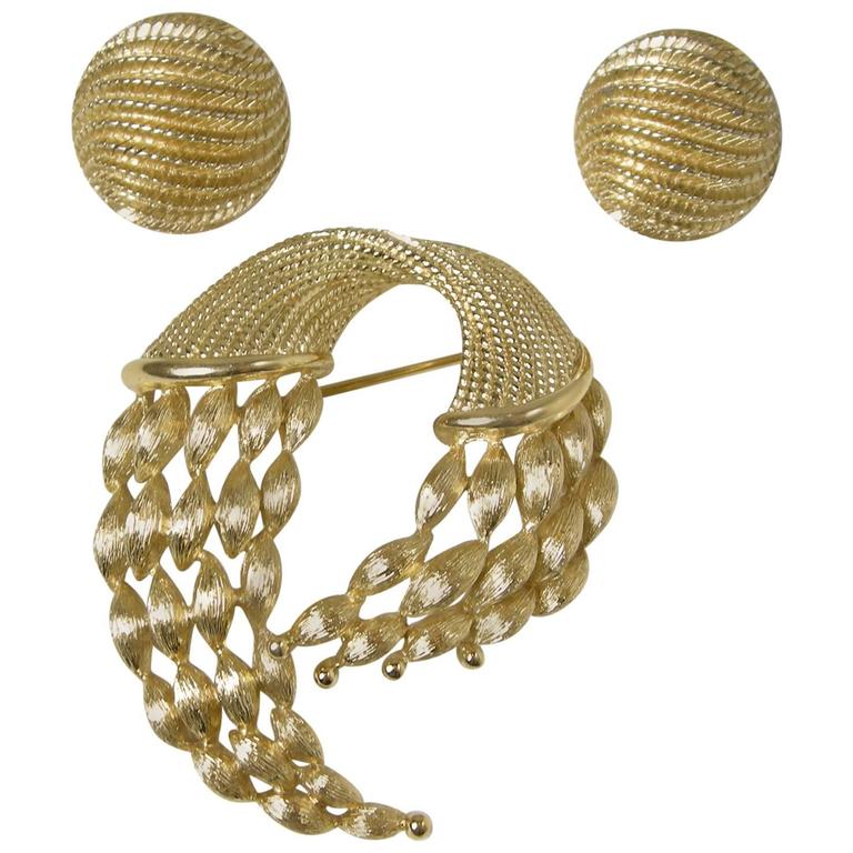 Monet Vintage Earrings And Brooch Pin Set 1950s For At 1stdibs Monet Vintage Earrings And Brooch Pin Set 1950s For