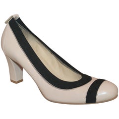 Stuart Weitzman Ivory & Black Stretch Leather Pump - 7 Narrow