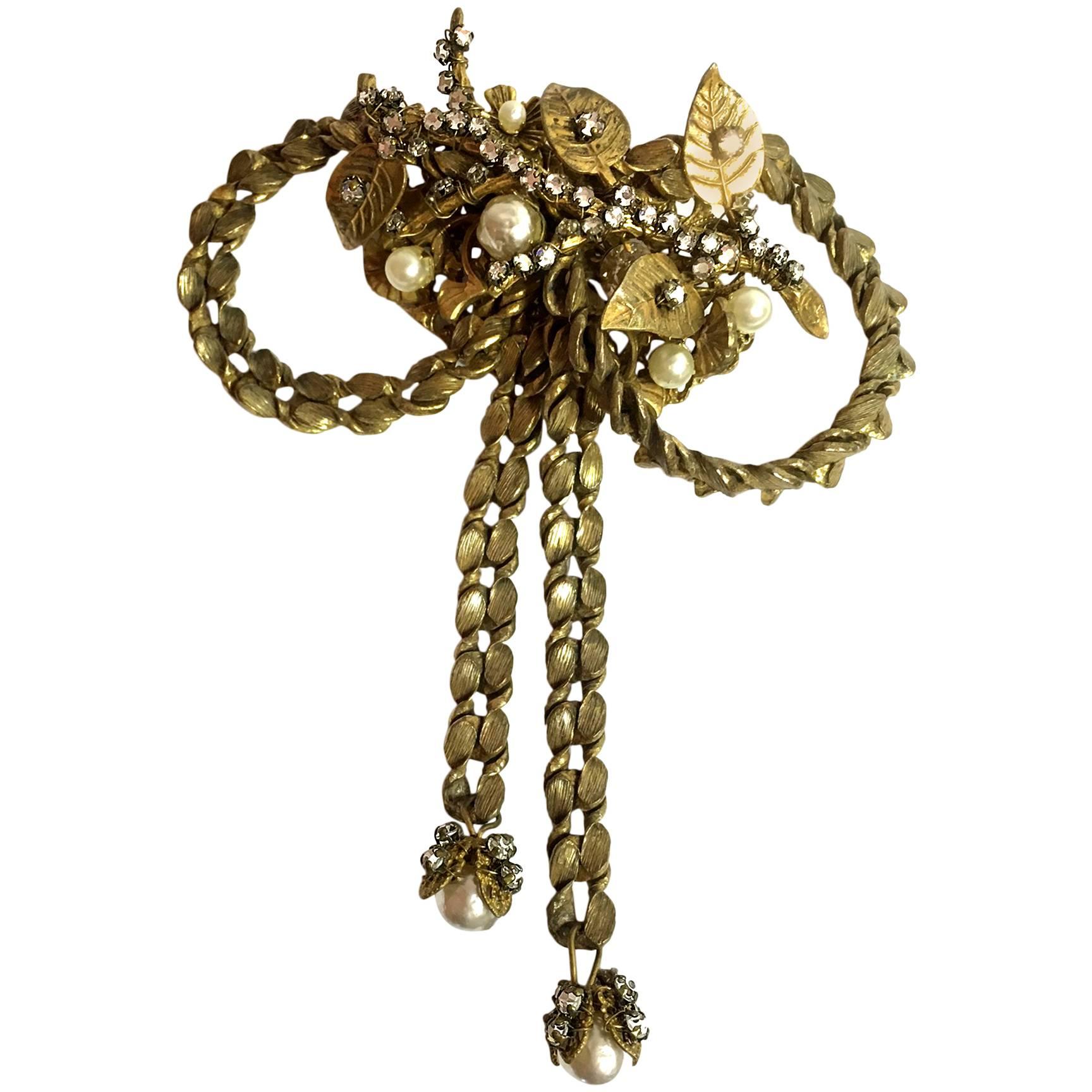 MIRIAM HASKELL Goldtone Montee and Baroque Pearl Bow Brooch For Sale